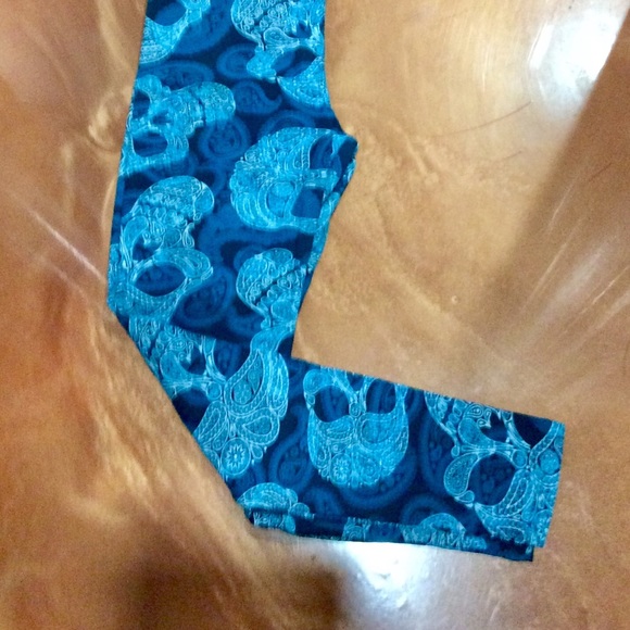 💜Hard to find LuLaRoes Skull Halloween leggings - Picture 2 of 3